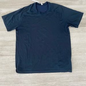 Lululemon men’s navy tee